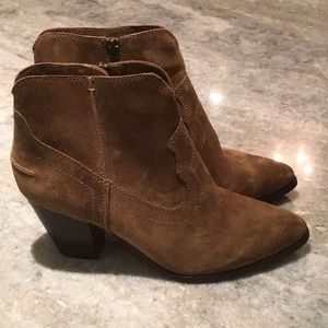 NWOT Frye Booties